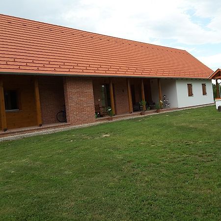 Malomko Apartman Zsira Exterior photo