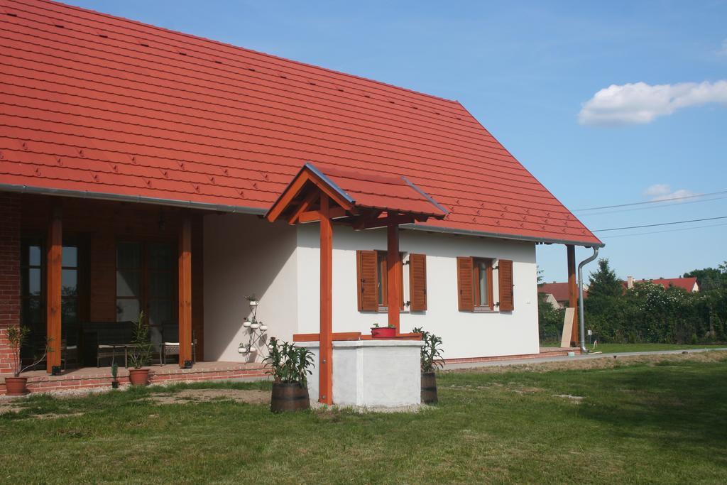 Malomko Apartman Zsira Exterior photo