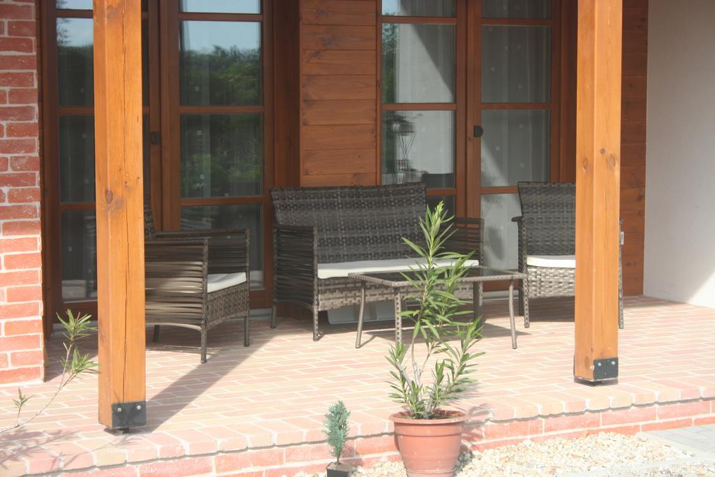 Malomko Apartman Zsira Exterior photo