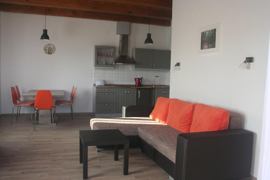 Malomko Apartman Zsira Exterior photo