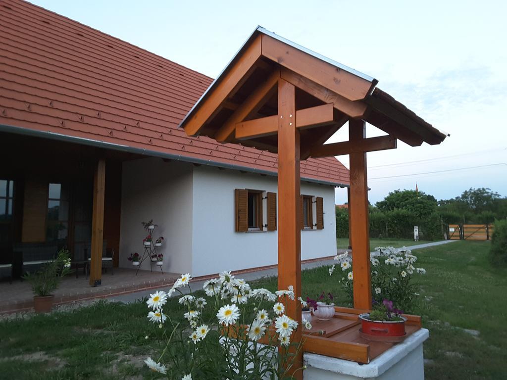 Malomko Apartman Zsira Exterior photo